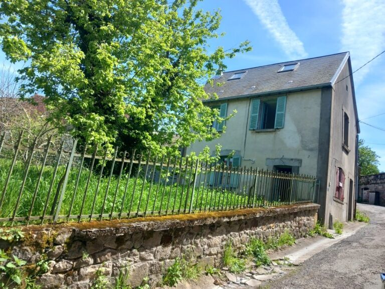 Maison de campagne avec jardin et garage proche rivi&egrave;re