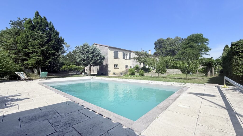 BAISSE DE PRIX ! Grande villa T5 avec piscine sur 1600m² de terrain clos