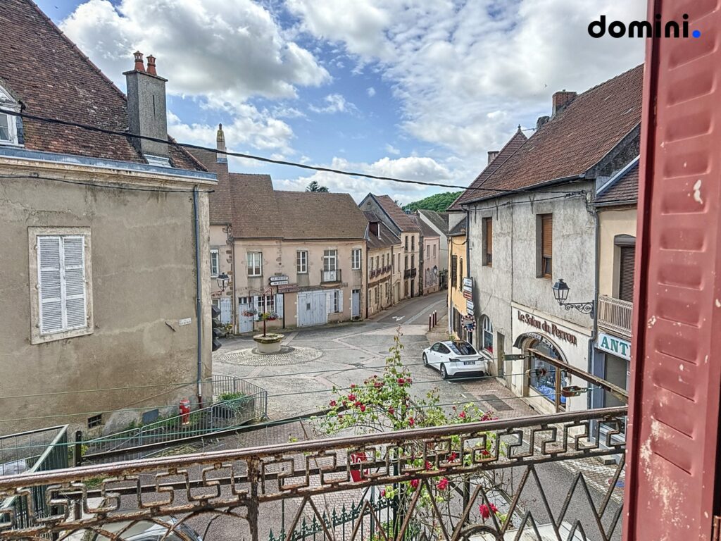 MONTCENIS - Appartement 100m2 - 3 chambres