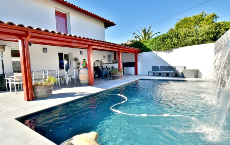 Maison contemporaine avec piscine