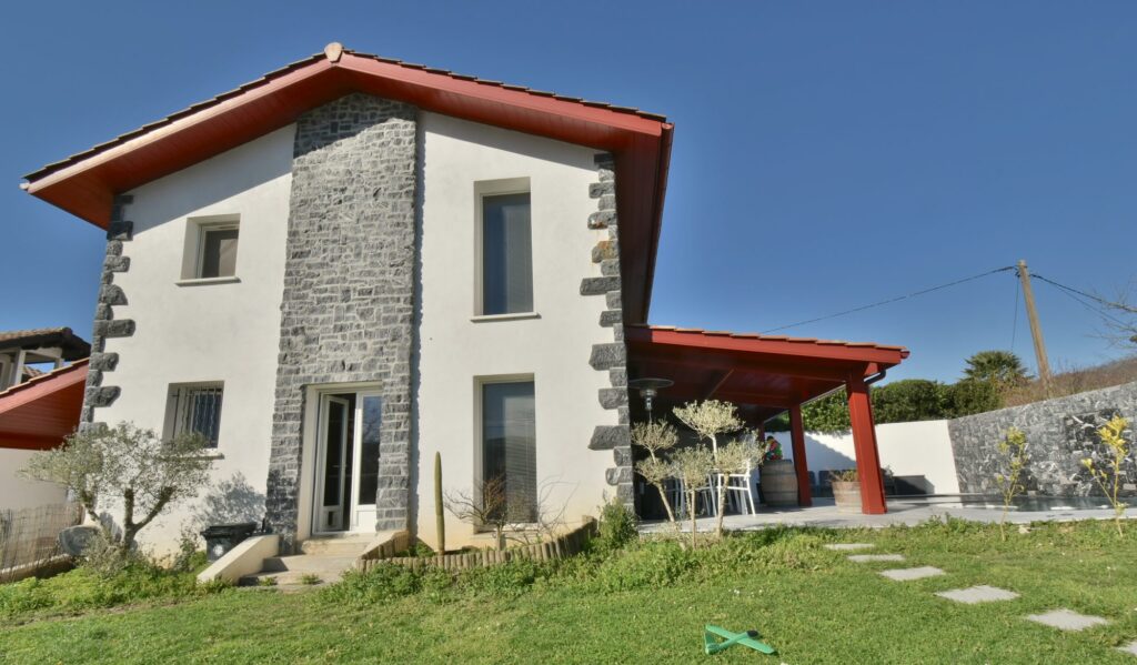 Maison contemporaine avec piscine
