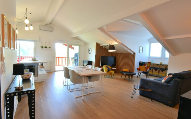 BIDART – Dernier étage – 98 m² – Terrasse – Box – Cave – Parking